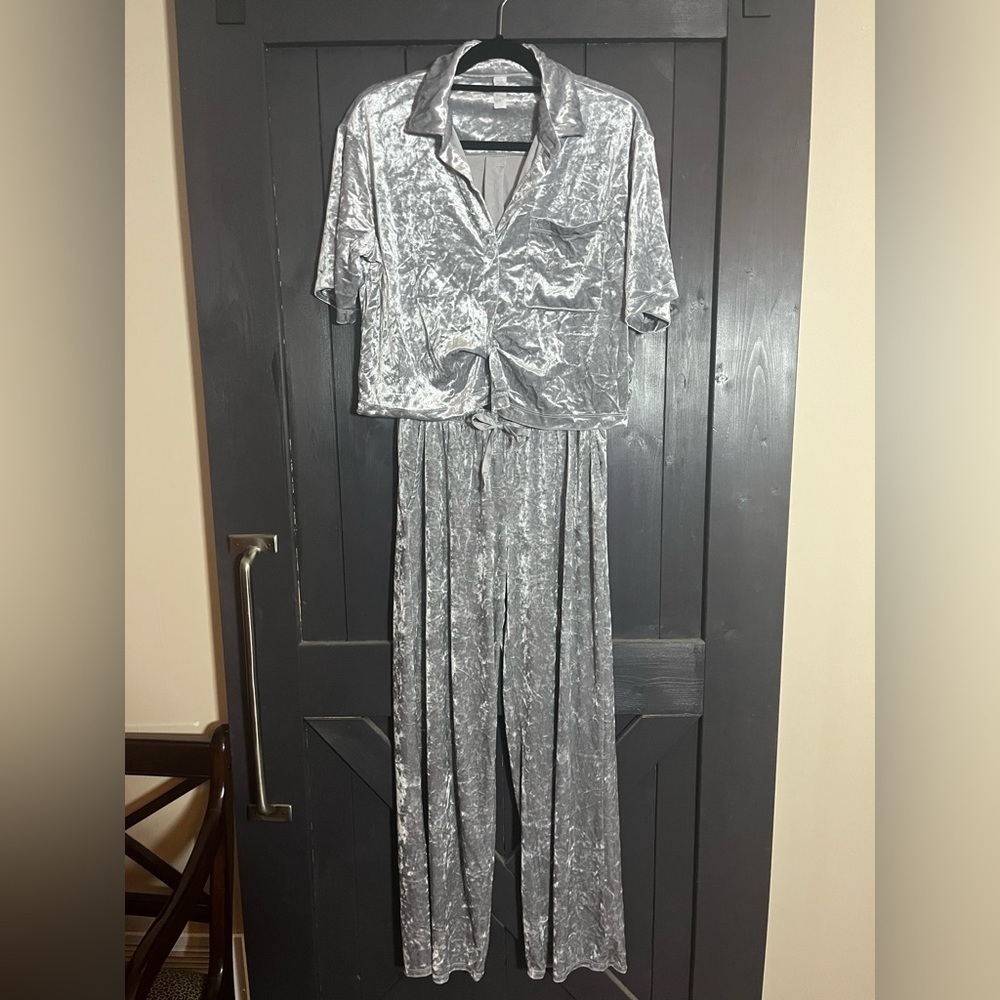 Stars Above Silver Gray Velvet Lounge Set Draped Cropped Top, size Small